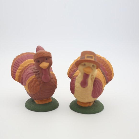 Avon Vintage Gift Collection: Thanksgiving Salt & Pepper Shakers - Picture 1 of 7